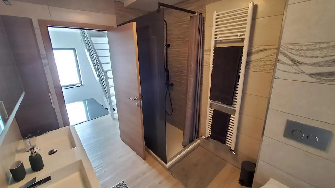 Chambre Deluxe Au 2Eme Etage, Chambre Double Au 4Eme Etage Not A Hotel Brussels Homestay