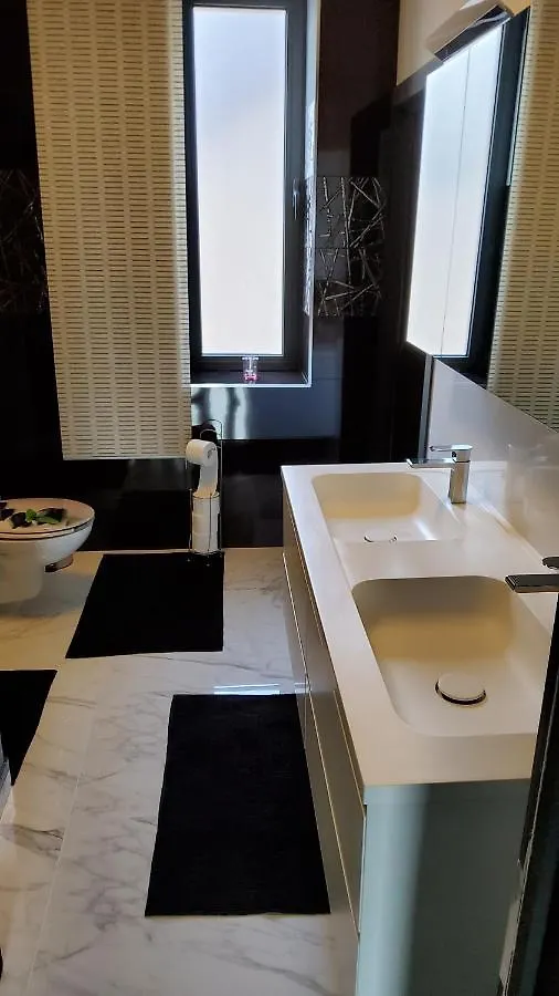 Chambre Deluxe Au 2Eme Etage, Chambre Double Au 4Eme Etage Not A Hotel Brussels Homestay
