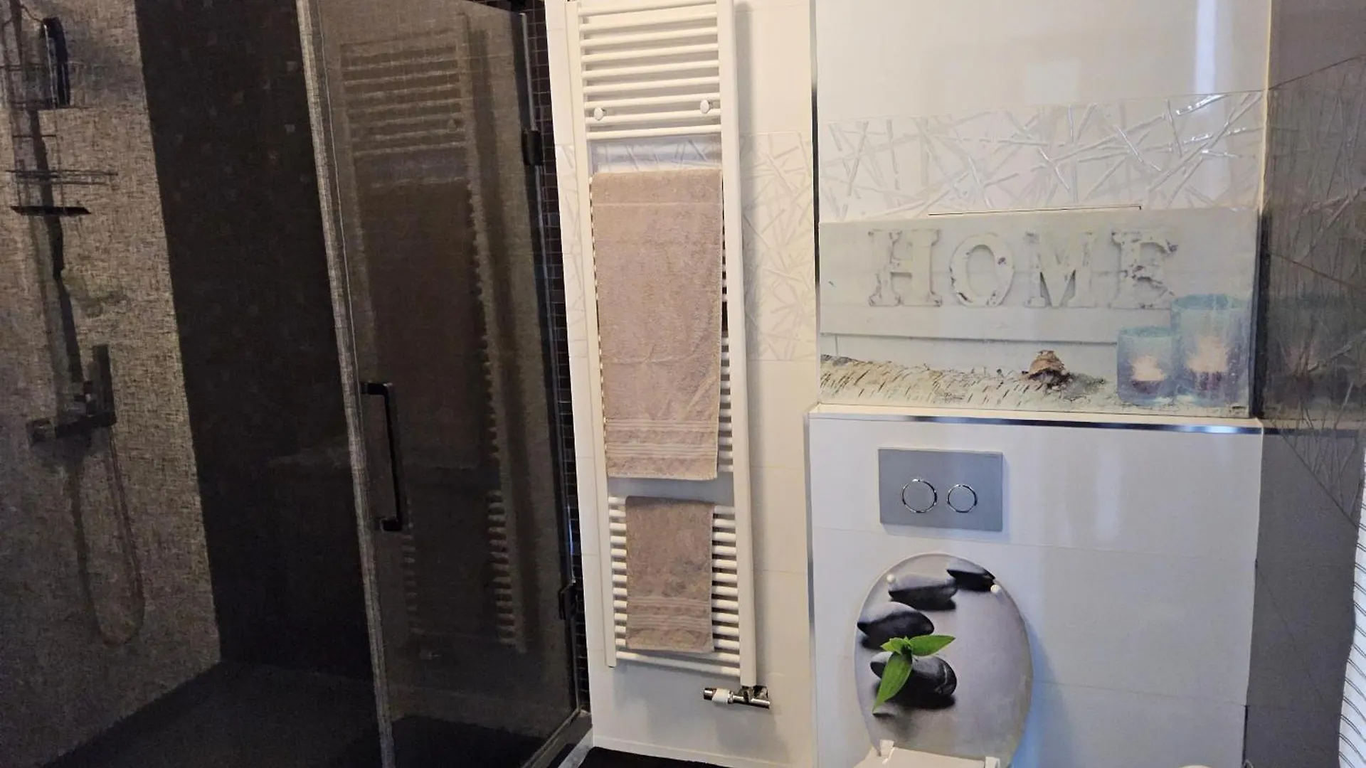 Homestay Chambre Deluxe Au 2Eme Etage, Chambre Double Au 4Eme Etage Not A Hotel Brussels Belgium