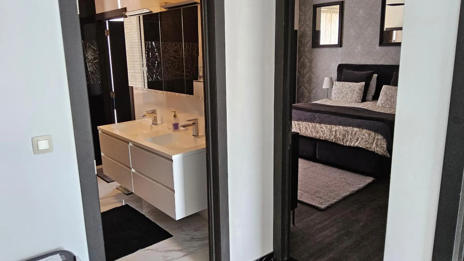 Homestay Chambre Deluxe Au 2Eme Etage, Chambre Double Au 4Eme Etage Not A Hotel Brussels Belgium