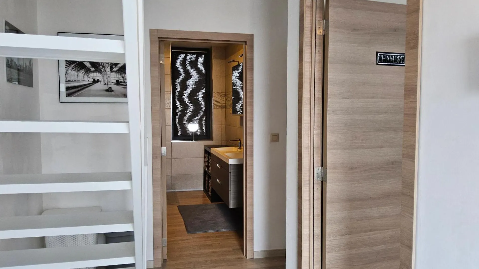 Chambre Deluxe Au 2Eme Etage, Chambre Double Au 4Eme Etage Not A Hotel Brussels Homestay